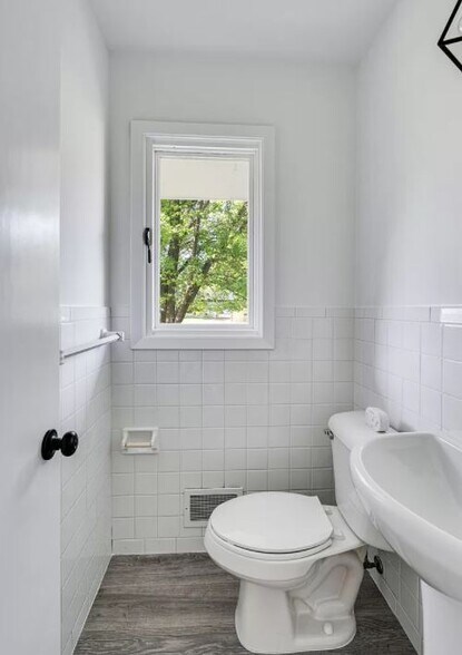 Building Photo - 83 Crystal View Cir