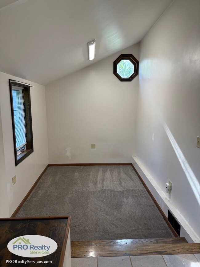 Building Photo - 2 Bedroom House In St. Paul