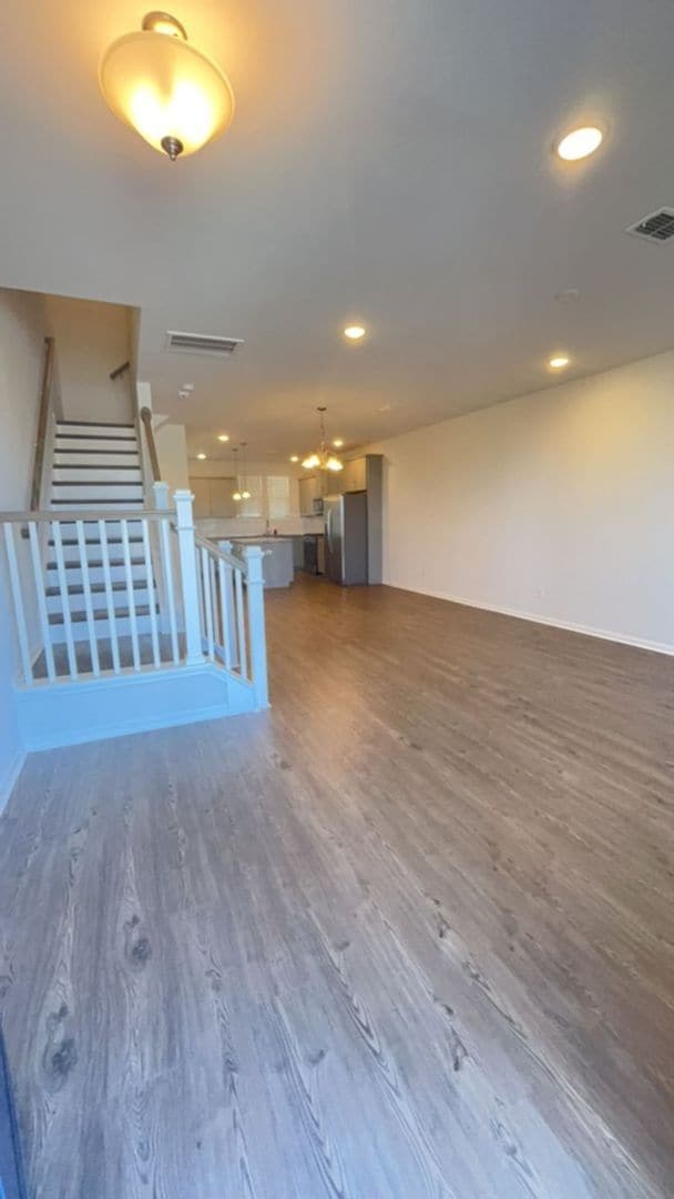 Building Photo - Stunning 2 Bed 2.5 Bath Townhome!