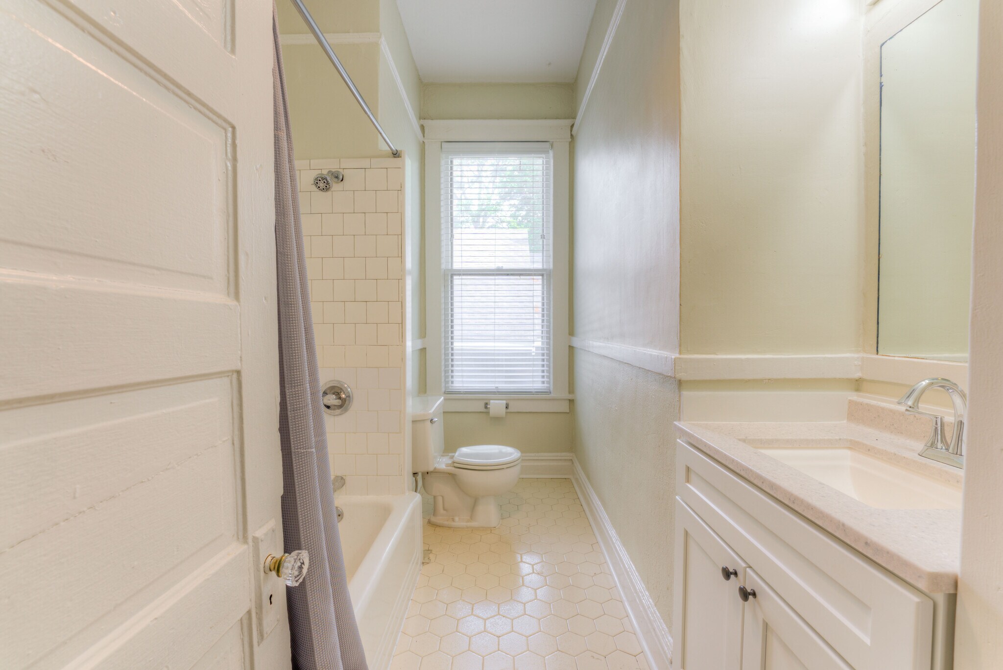 Building Photo - 1526 N Parkway