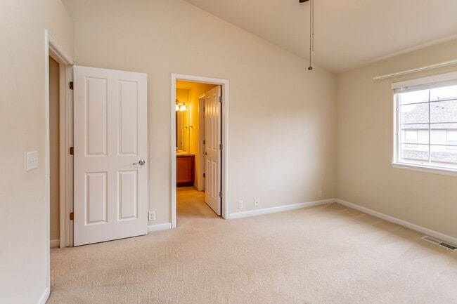Building Photo - Comfortable Monument Townhome with 2-Car Garage & Easy I-25 Access!!