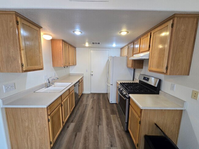 Building Photo - A FABULOUS 3 Bedroom home in desirable Silverado Ranch!