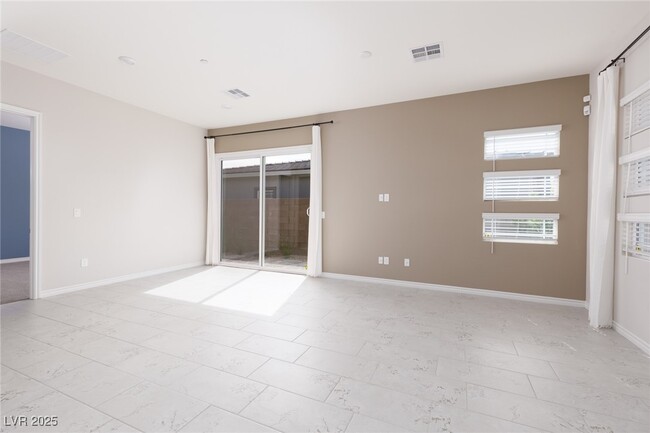 Building Photo - 929 Silverfir Ct