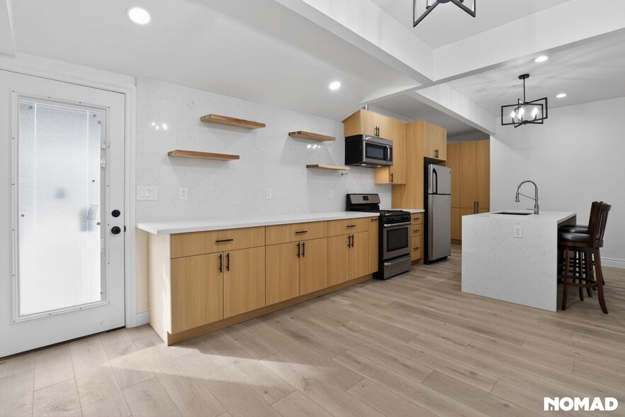 Building Photo - 2941 S La Salle Ave