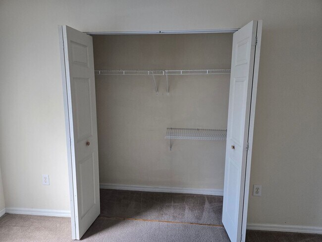 Building Photo - 3/2 2nd Floor Condo AVAILABLE NOW!