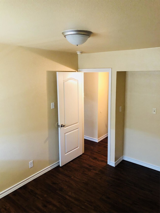 Building Photo - 3029 Lackland Rd