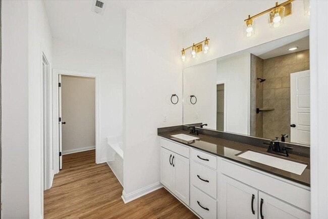 Building Photo - 105 Clearwater Dr