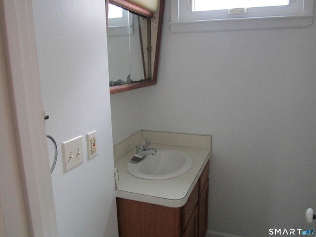 Building Photo - 78 Alcove St