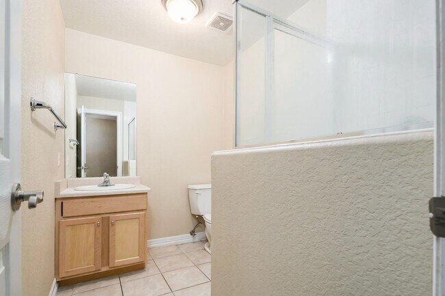 Building Photo - Exceptional 5-Bedroom Home Steps from the University of Denver