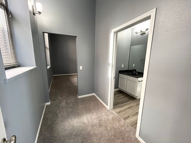 Building Photo - Limited time special! Stylish finishes in ...