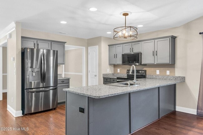 Building Photo - 3 Bed 2 Bath w/ a Bonus in Vineyard Plantation!