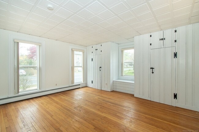 Building Photo - 34 N Maple St