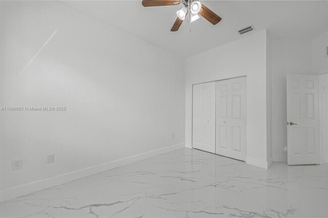 Building Photo - 642 SE 37th Pl