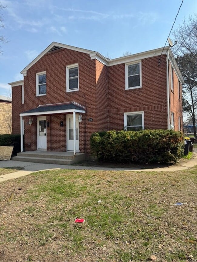Building Photo - 2215/2217 Hecker Ave