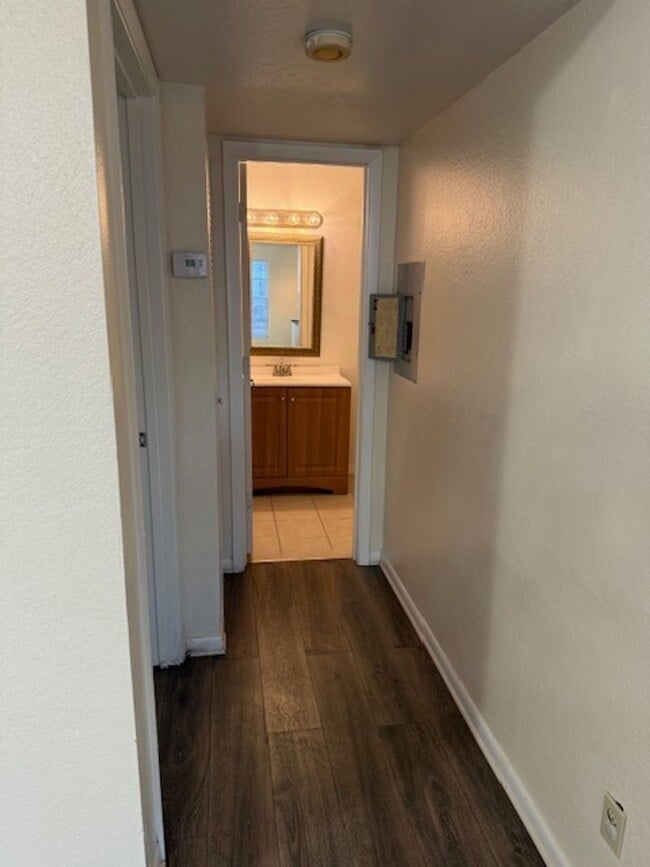 Building Photo - Lexington Place 2 bedroom Condo