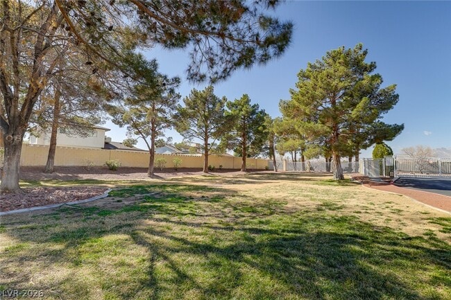 Building Photo - 1900 N Torrey Pines Dr