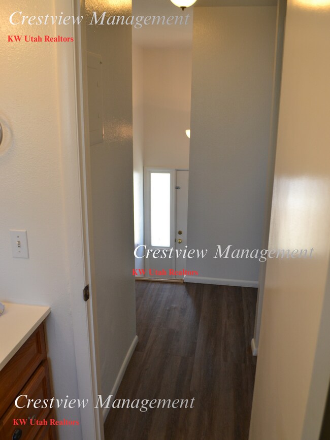 Building Photo - Walton Duplex