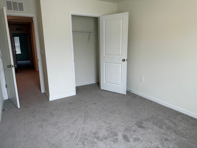 Building Photo - 5124 SW 48th Ln