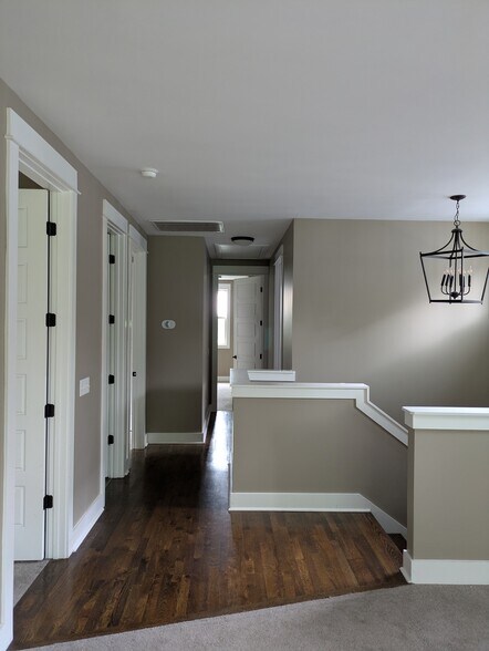 Building Photo - 2024B Straightway Ave