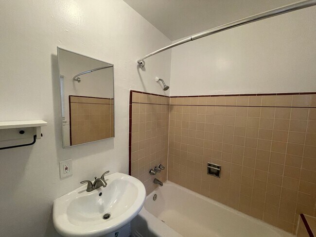 Building Photo - 1240-1246.5-12465 Tamarind Ave