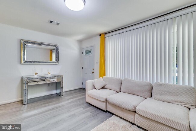 Building Photo - 314 Rivermont Dr