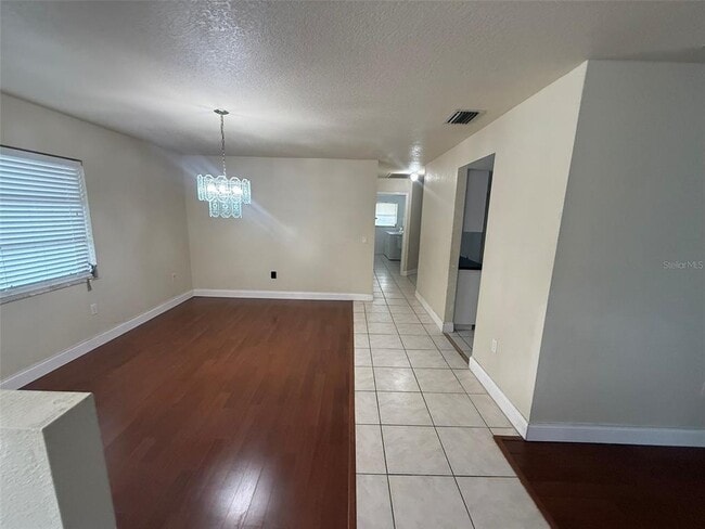 Building Photo - 1001 S Wapello St