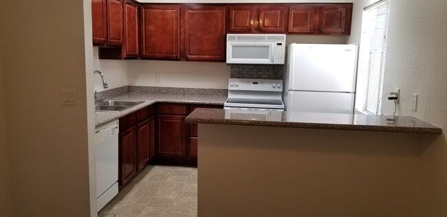 Building Photo - Beautiful 2 bedroom condo for Rent