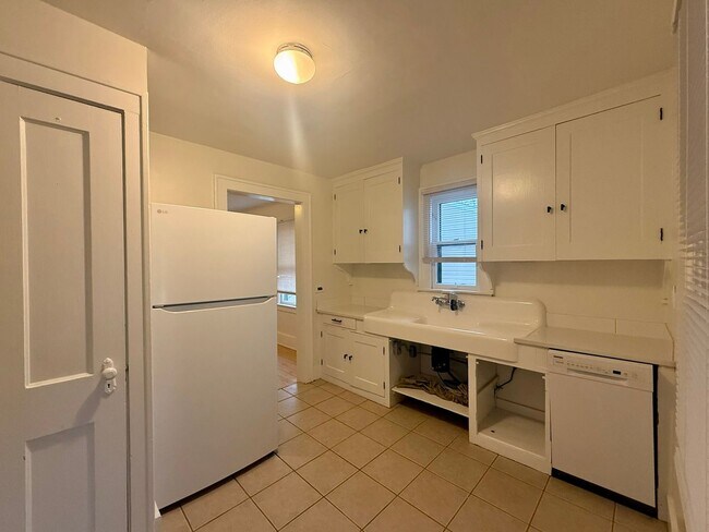 Building Photo - 335/337 Ardmore Dr