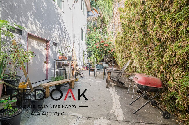 Building Photo - 436 Normandie Pl