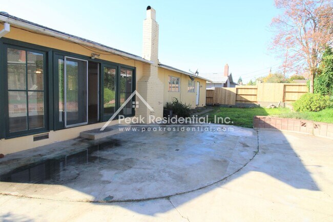 Building Photo - Charming 3bd/2ba Foothill Farms Home With 2 Car Garage!