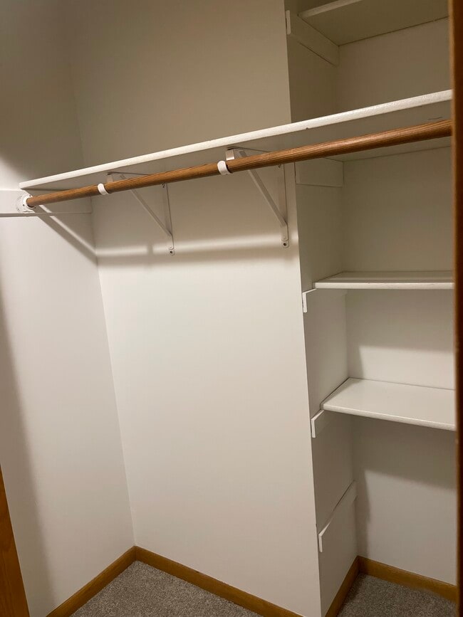 Building Photo - 13752 Round Lake Blvd NW