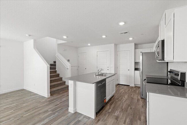 Building Photo - 900 Rosy Starling St