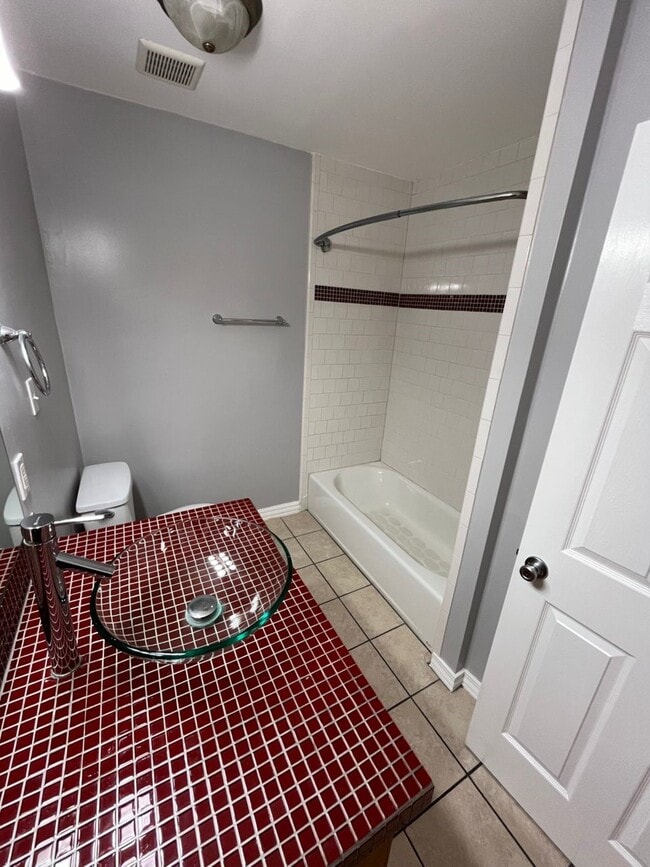 Building Photo - 4927 Leeland St