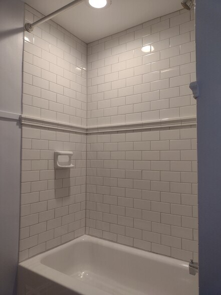 Building Photo - 1361 Hamlet St