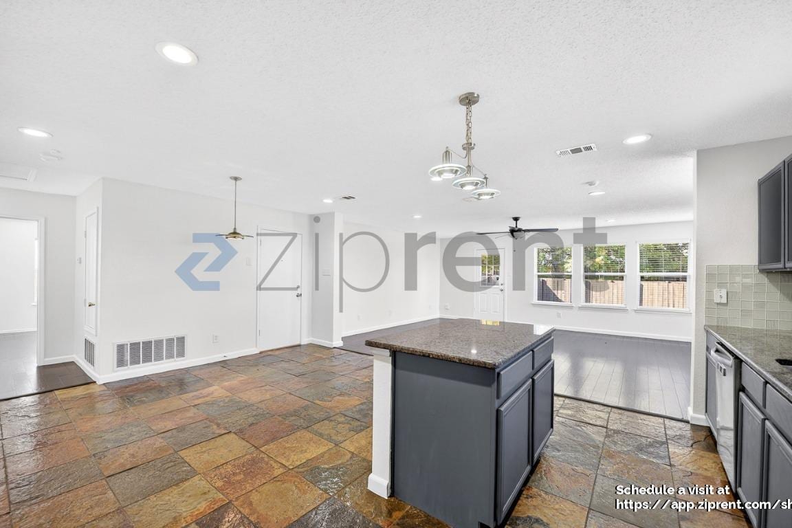 Building Photo - 1117 Beeblossom Dr