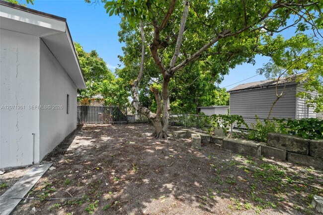Building Photo - 1227 NW 27th St