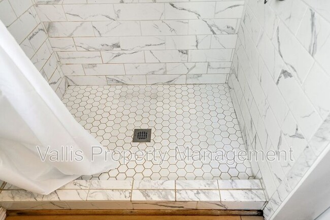 Building Photo - 1130 14th St NE