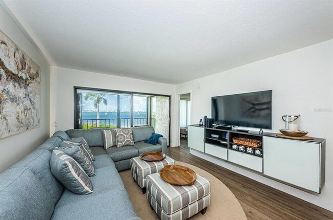 Building Photo - 6365 Bahia Del Mar Blvd S