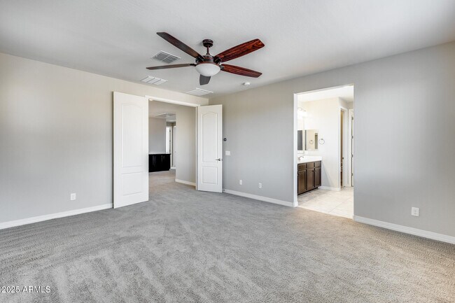 Building Photo - 9944 W Louise Dr
