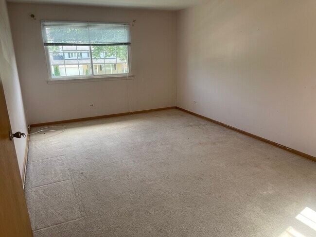 Building Photo - 1802 W Willow Ln