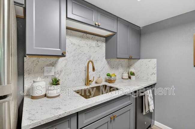 Building Photo - 728 Clipper Way