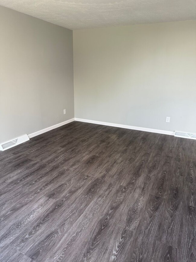 Building Photo - 3 Bedroom NE Canton House for rent