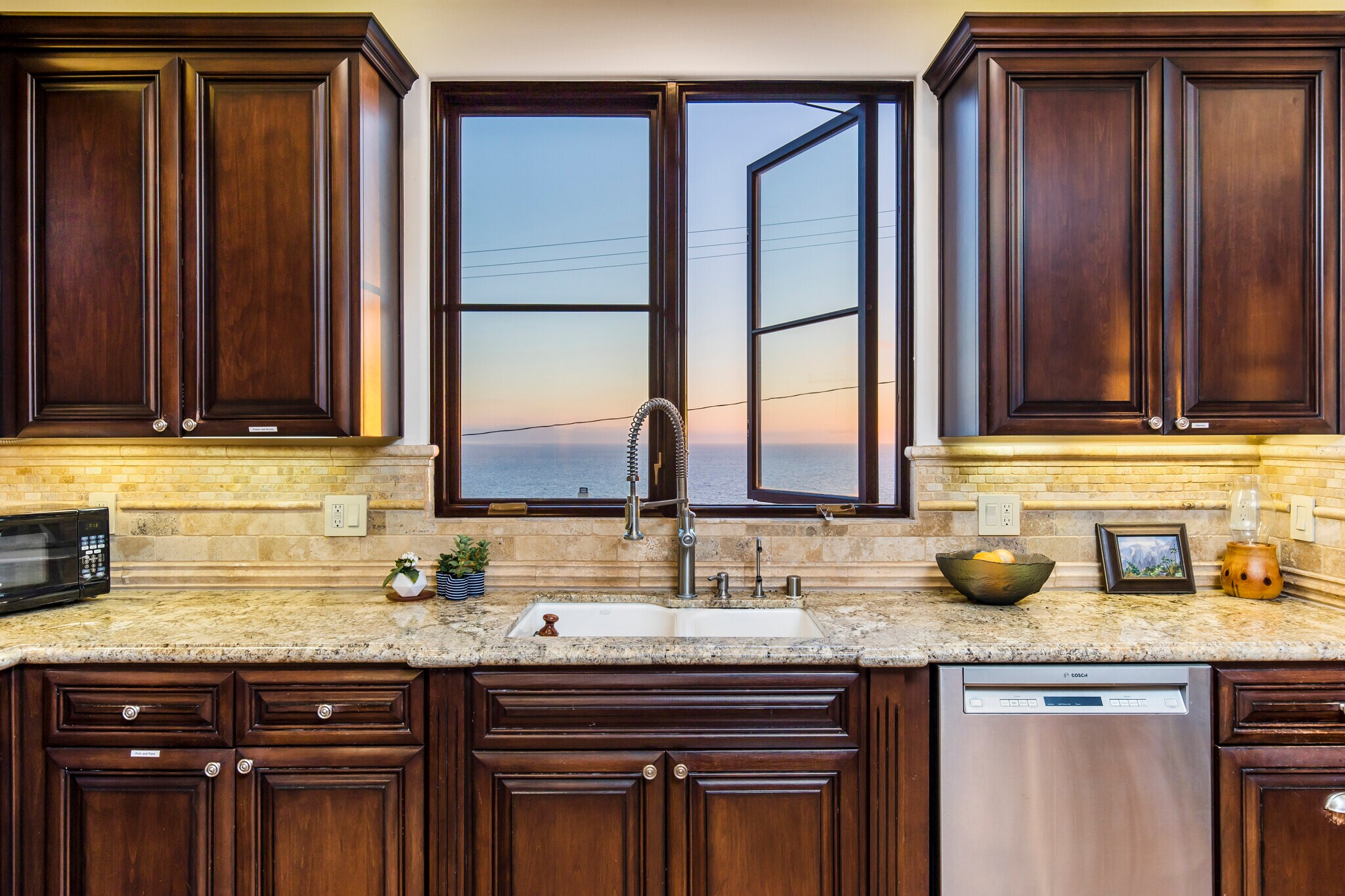 Building Photo - 320 33rd Pl