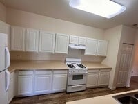 Building Photo - 2 Bedroom 2 Bath Townhouse in Grayslake