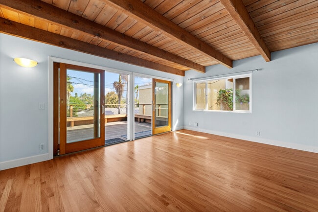 Building Photo - 425 Neptune Ave