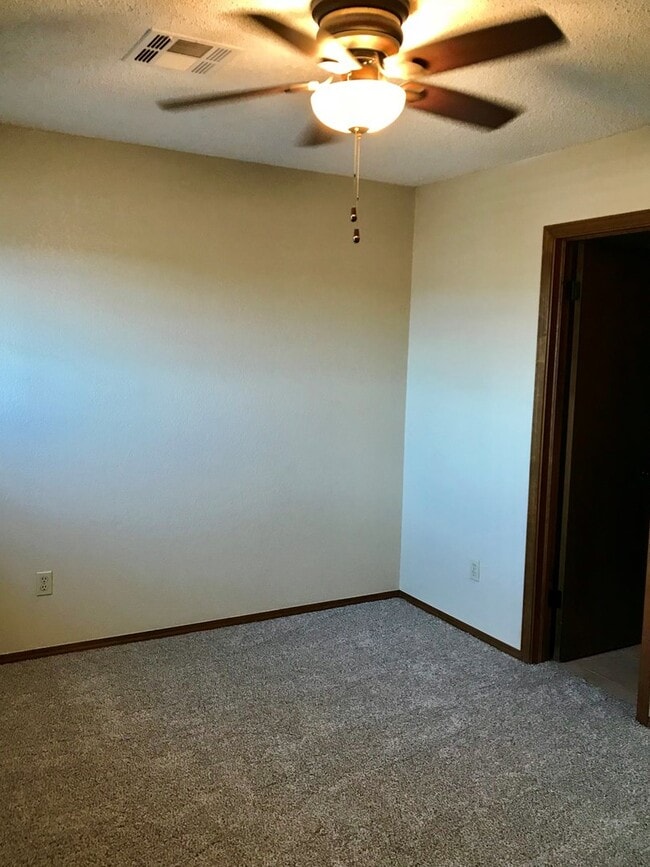 Building Photo - Beautiful Rental in Summerfield