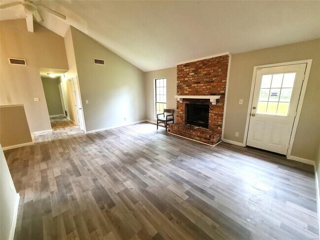 Building Photo - 3044 Cross Creek Dr