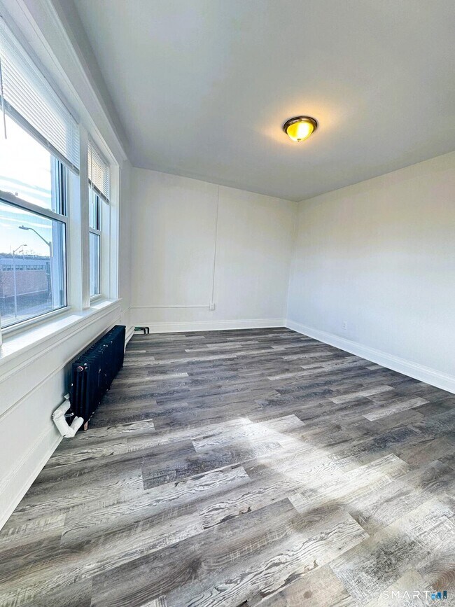 Building Photo - 1220 State St