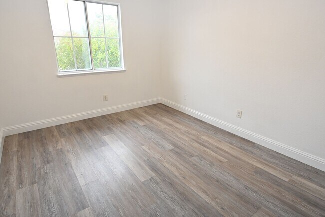 Building Photo - Stunning 5-Bedroom 3 bath 2 story Home in Prime North San Jose Location.