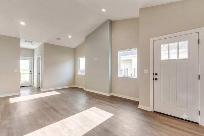 Building Photo - 15513 W Josephine St
